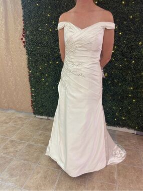 Alfred Angelo Off-Shoulder White Wedding Bridal Gown with Beaded Embroidery